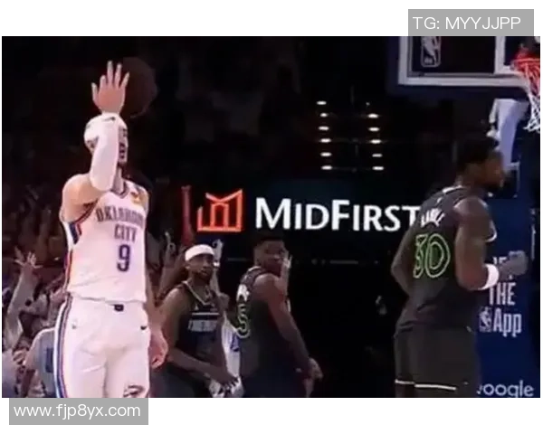 季后赛激战雷霆对决勇士球迷热议精彩瞬间与战术分析