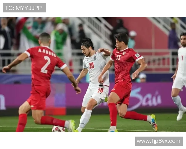 伊朗与日本足球队激战正酣谁将赢得亚洲足球的荣耀与未来