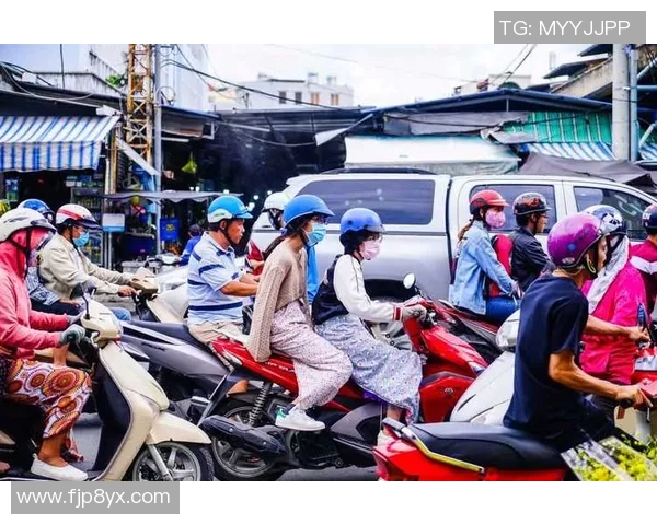 岘港与西贡足球友谊赛精彩对决展现两地球队风采与团结精神 岘港与西贡足球友谊赛精彩对决展现两地球队风采与团结精神