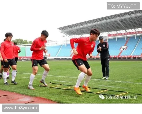 清远篮球队迎战顺德队全力争胜展现团队精神与竞技风采